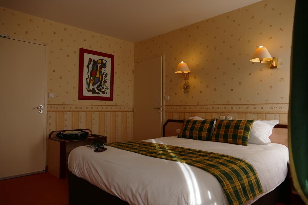 Logis Hotels Le Champalud Restaurant La Citadelle Oree-d'Anjou Pokój zdjęcie
