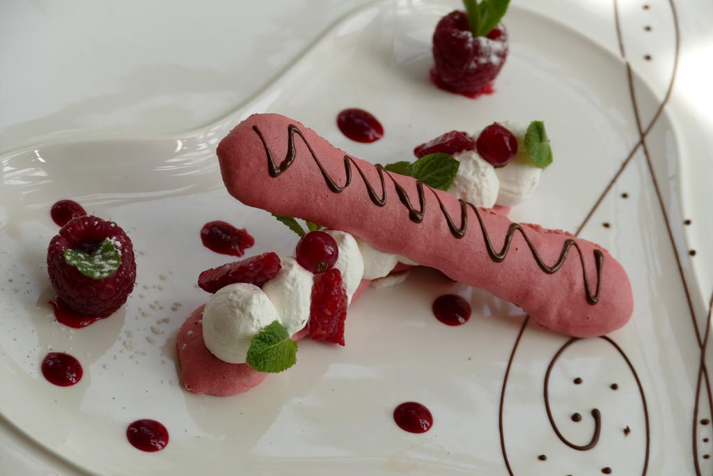 Logis Hotels Le Champalud Restaurant La Citadelle Oree-d'Anjou Zewnętrze zdjęcie